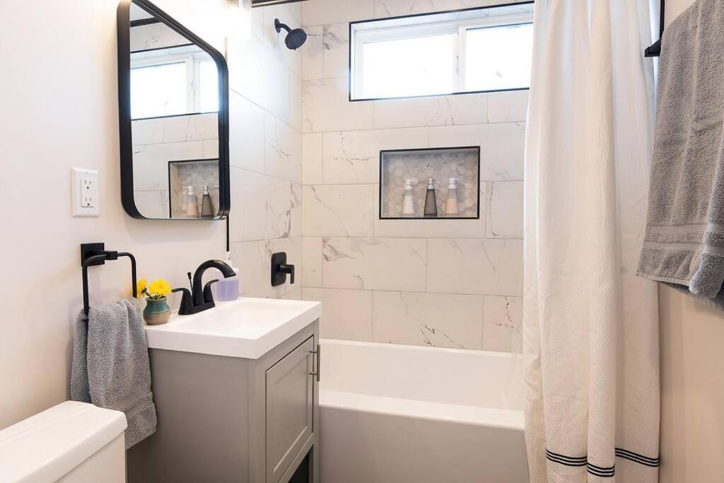Beautiful 3 Bed 1 Bath Designer Home + Hot Tub Los Angeles Extérieur photo