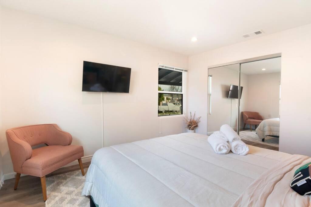 Beautiful 3 Bed 1 Bath Designer Home + Hot Tub Los Angeles Extérieur photo