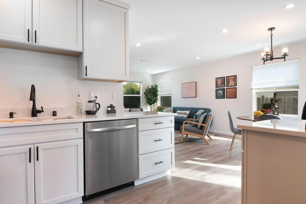 Beautiful 3 Bed 1 Bath Designer Home + Hot Tub Los Angeles Extérieur photo